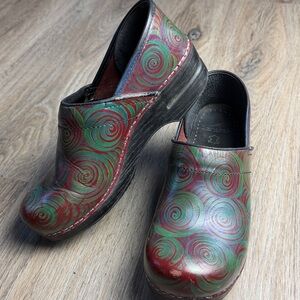Dansko Rare Signed Hand-Painted Clogs by Artist Romney Dodd Size 40 (US 9.5-10)